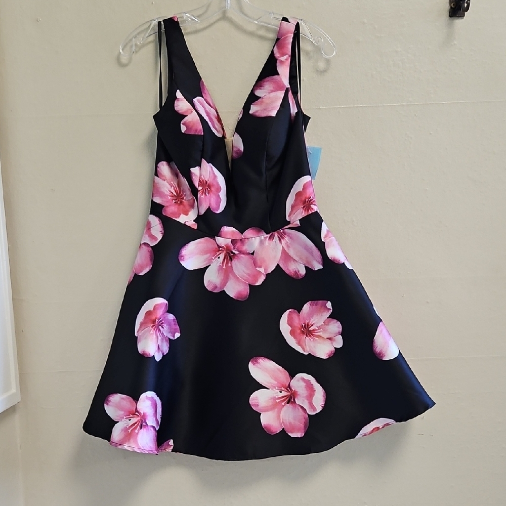 Size 6 to 8 short/cocktail dress for homecoming or any other event; pink/black